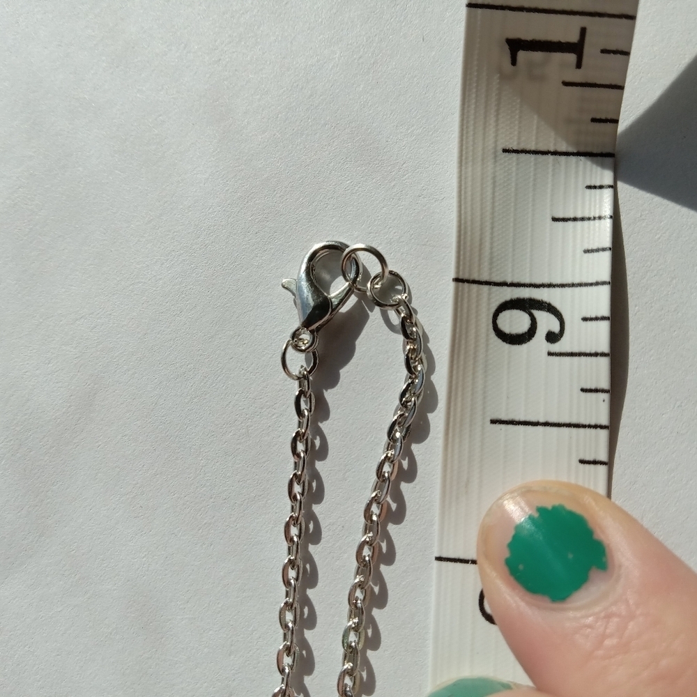 5/$25 Leaf charm necklace 9 inches - Picture 5 of 5